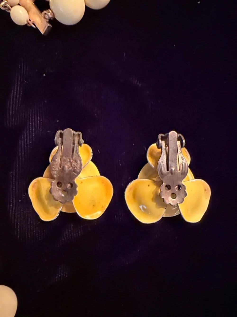VTG Yellow Double-Strand Beaded Necklace with Floral Earrings
